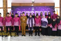 Pj Sekda Sumenep Syahwan Efendi bersama Ketua HIMPSI Cabang Sumenep Dr. Zamzami Sabiq usai pelantikan pengurus HIMPSI periode 2025–2029 di Pendopo Agung Keraton Sumenep, Senin (20/10/2025).