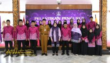 Pj Sekda Sumenep Syahwan Efendi bersama Ketua HIMPSI Cabang Sumenep Dr. Zamzami Sabiq usai pelantikan pengurus HIMPSI periode 2025–2029 di Pendopo Agung Keraton Sumenep, Senin (20/10/2025).