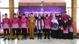 Pj Sekda Sumenep Syahwan Efendi bersama Ketua HIMPSI Cabang Sumenep Dr. Zamzami Sabiq usai pelantikan pengurus HIMPSI periode 2025–2029 di Pendopo Agung Keraton Sumenep, Senin (20/10/2025).