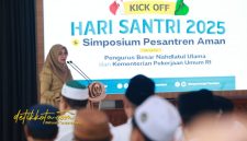 Bupati Banyuwangi Ipuk Fiestiandani menghadiri dan memberikan sambutan di kick off Hari Santri Nasional (HSN) 2025 di Pendopo Sabha Swagata Blambangan, Senin (20/10/2025).