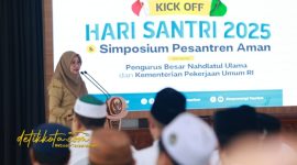 Bupati Banyuwangi Ipuk Fiestiandani menghadiri dan memberikan sambutan di kick off Hari Santri Nasional (HSN) 2025 di Pendopo Sabha Swagata Blambangan, Senin (20/10/2025).