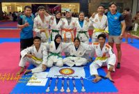 Tim Ju-Jitsu Kabupaten Lumajang berpose usai meraih enam medali pada ajang Unesa Open XIX Southeast Asia 2025 di Surabaya.
