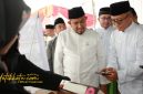 Bupati Sumenep Achmad Fauzi Wongsojudo membuka secara resmi Bazar UMKM dan Pasar Murah yang digelar BPRS Bhakti Sumekar di halaman kantor pusat bank tersebut, Rabu (22/10/2025).