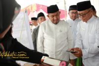 Bupati Sumenep Achmad Fauzi Wongsojudo membuka secara resmi Bazar UMKM dan Pasar Murah yang digelar BPRS Bhakti Sumekar di halaman kantor pusat bank tersebut, Rabu (22/10/2025).