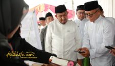 Bupati Sumenep Achmad Fauzi Wongsojudo membuka secara resmi Bazar UMKM dan Pasar Murah yang digelar BPRS Bhakti Sumekar di halaman kantor pusat bank tersebut, Rabu (22/10/2025).