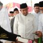 Bupati Sumenep Achmad Fauzi Wongsojudo membuka secara resmi Bazar UMKM dan Pasar Murah yang digelar BPRS Bhakti Sumekar di halaman kantor pusat bank tersebut, Rabu (22/10/2025).