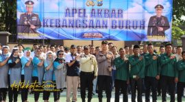 Kapolres Sumenep AKBP Rivanda, S.I.K memimpin Apel Akbar Kebangsaan Buruh di halaman Polres Sumenep, Kamis (23/10/2025).