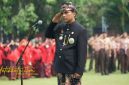 Bupati Bangkalan Lukman Hakim memimpin upacara peringatan Hari Jadi Bangkalan ke-494 di Halaman Kantor Bupati Bangkalan.