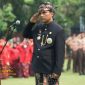 Bupati Bangkalan Lukman Hakim memimpin upacara peringatan Hari Jadi Bangkalan ke-494 di Halaman Kantor Bupati Bangkalan.