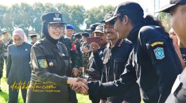 Bupati Lumajang Indah Amperawati (Bunda Indah) saat menyampaikan kebijakan Dana Dusun untuk memperkuat keamanan dan ketahanan sosial masyarakat, Jumat (24/10/2025).
