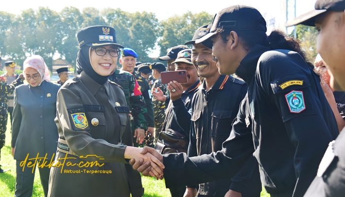 Bupati Lumajang Indah Amperawati (Bunda Indah) saat menyampaikan kebijakan Dana Dusun untuk memperkuat keamanan dan ketahanan sosial masyarakat, Jumat (24/10/2025).