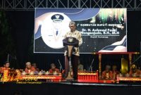 Pj Sekda Sumenep Syahwan Effendi bersama jajaran Pemkab saat meluncurkan Kalender Event 2026 di area timur Taman Potre Koneng, Jumat (24/10/2025).