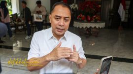 Wali Kota Surabaya Eri Cahyadi saat membahas agenda akhir tahun untuk meningkatkan kunjungan wisata di Kota Surabaya.