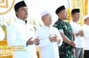 Bupati Bangkalan Lukman Hakim bersama Majelis Al Khidmah memimpin dzikir dan shalawat di Alun-alun Kota Bangkalan dalam rangka Hari Jadi Bangkalan ke-494.