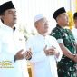 Bupati Bangkalan Lukman Hakim bersama Majelis Al Khidmah memimpin dzikir dan shalawat di Alun-alun Kota Bangkalan dalam rangka Hari Jadi Bangkalan ke-494.