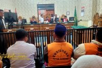 Suasana sidang perdana kasus dugaan pencemaran nama baik dengan terdakwa berinisial S di Pengadilan Negeri Sumenep, Senin (27/10/2025).