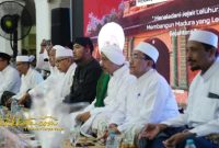 Bupati Sumenep Achmad Fauzi Wongsojudo saat menghadiri Haul Raja-Raja se-Madura di Pendopo Agung Keraton Sumenep, Senin (27/10/2025).