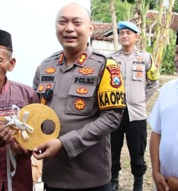Sentuhan Kemanusiaan Kapolres Sumenep: Rumah Baru untuk Warga Manding