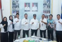 Bupati Bangkalan Lukman Hakim saat menerima kunjungan kerja perwakilan Kemenko Kumham Imipas di Pendopo Agung Bangkalan.