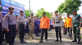 Wali Kota Probolinggo dr. Aminuddin memimpin Apel Kesiapsiagaan Bencana Hidrometeorologi bersama jajaran Forkopimda di halaman kantor BPBD Kota Probolinggo.