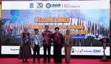 Wali Kota Surabaya Eri Cahyadi menerima delegasi dari 17 negara pada peringatan 70 Tahun Konferensi Asia-Afrika (KAA) di Balai Kota Surabaya, Kamis (30/10/2025) malam.