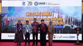 Wali Kota Surabaya Eri Cahyadi menerima delegasi dari 17 negara pada peringatan 70 Tahun Konferensi Asia-Afrika (KAA) di Balai Kota Surabaya, Kamis (30/10/2025) malam.