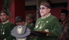 Wakil Bupati Sumenep KH. Imam Hasyim saat menghadiri upacara Hari Jadi ke-756 Kabupaten Sumenep di Kantor Bupati, Jumat (31/10/2025).