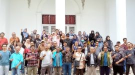 Para pedagang korban kebakaran Pasar Jumat (Pasjum) Purwakarta saat menyampaikan aspirasi terkait kepastian dana kerahiman.