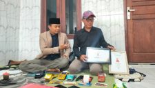Kuasa hukum Bang Alief, Kamarullah, saat memberikan keterangan pers terkait dugaan pelanggaran prosedur dalam penanganan kasus dugaan korupsi Bank Jatim Cabang Sumenep.