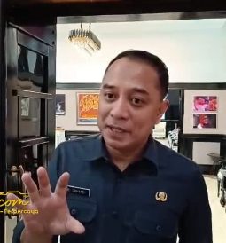 Wali Kota Surabaya Nonaktifkan Sementara Admin Medsos Pribadi yang Viral