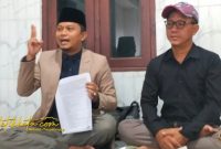 Kuasa hukum Bang Alief, Kamarullah, saat memberikan pernyataan terkait perkembangan kasus penyitaan dana oleh Polres Sumenep.