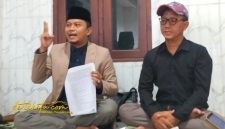 Kuasa hukum Bang Alief, Kamarullah, saat memberikan pernyataan terkait perkembangan kasus penyitaan dana oleh Polres Sumenep.