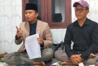 Kuasa hukum Bang Alief, Kamarullah, saat membeberkan 22 nama oknum diduga terlibat kasus Fraud Bank Jatim Sumenep.