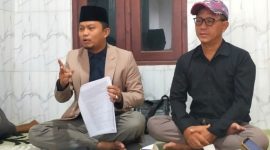 Kuasa hukum Bang Alief, Kamarullah, saat membeberkan 22 nama oknum diduga terlibat kasus Fraud Bank Jatim Sumenep.