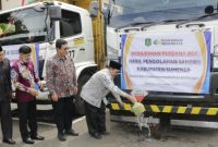 pengiriman perdana RDF sebanyak 24,1 ton, yang berlangsung di depan Pendopo Agung Keraton Sumenep, Kamis (6/11/2025).