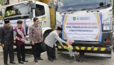 pengiriman perdana RDF sebanyak 24,1 ton, yang berlangsung di depan Pendopo Agung Keraton Sumenep, Kamis (6/11/2025).