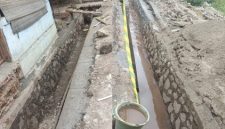 Pekerjaan perbaikan saluran Tembok Penahan Tanah (TPT) di wilayah Kelurahan Cisereuh, Kabupaten Purwakarta.