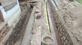Pekerjaan perbaikan saluran Tembok Penahan Tanah (TPT) di wilayah Kelurahan Cisereuh, Kabupaten Purwakarta.