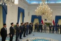 Presiden Prabowo Subianto melantik Komisi Percepatan Reformasi Kepolisian di Istana Merdeka, Jakarta, Jumat (7/11/2025).