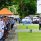 Bupati Banyuwangi Ipuk Fiestiandani memimpin upacara peringatan Hari Pahlawan 2025 di halaman Kantor Bupati Banyuwangi, Senin (10/11/2025).