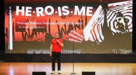 Wali Kota Surabaya Eri Cahyadi menghadiri acara refleksi Hari Pahlawan bertajuk HE.RO.IS.ME di Gedung Teater Balai Budaya Surabaya, Minggu (9/11/2025).