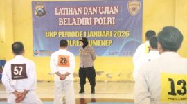 Personel Polres Sumenep mengikuti Ujian Beladiri Polri di Gedung KONI Desa Pabian, Kecamatan Kota Sumenep, sebagai syarat kenaikan pangkat periode 1 Januari 2025.