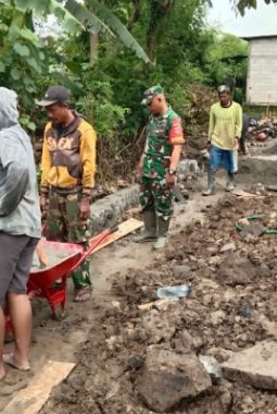 Babinsa Nogosari dan Warga Sembungan Gotong Royong Bangun Koperasi Merah Putih