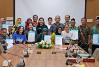 Penandatanganan MoU Plastic Clever School Program antara Pemkot Surabaya dan CommonSeas Inggris di Ruang Kartini, Dispendik Surabaya.