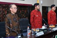 Bupati Sumenep Achmad Fauzi Wongsojudo saat memberikan arahan dalam FGD Evaluasi Pengelolaan Keuangan dan Pembangunan Desa 2025.