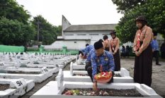 Momen HUT KORPRI, Pemkab Pasuruan Hormati Jasa Pahlawan Lewat Ziarah dan Tabur Bunga