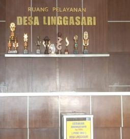 Desa Linggarsari Diduga Tinggalkan Pelayanan Saat Jam Kerja, Awak Media Soroti Kedisiplinan Perangkat Desa