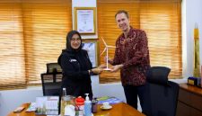 Bupati Banyuwangi bersama perwakilan perusahaan energi Jerman membahas rencana pembangunan PLTB.