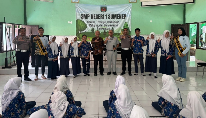 Kegiatan Police Goes to School di SMPN 1 Sumenep.