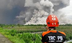 Bupati Lumajang Tegaskan Kewaspadaan Tetap Diutamakan Meski Aktivitas Semeru Relatif Aman